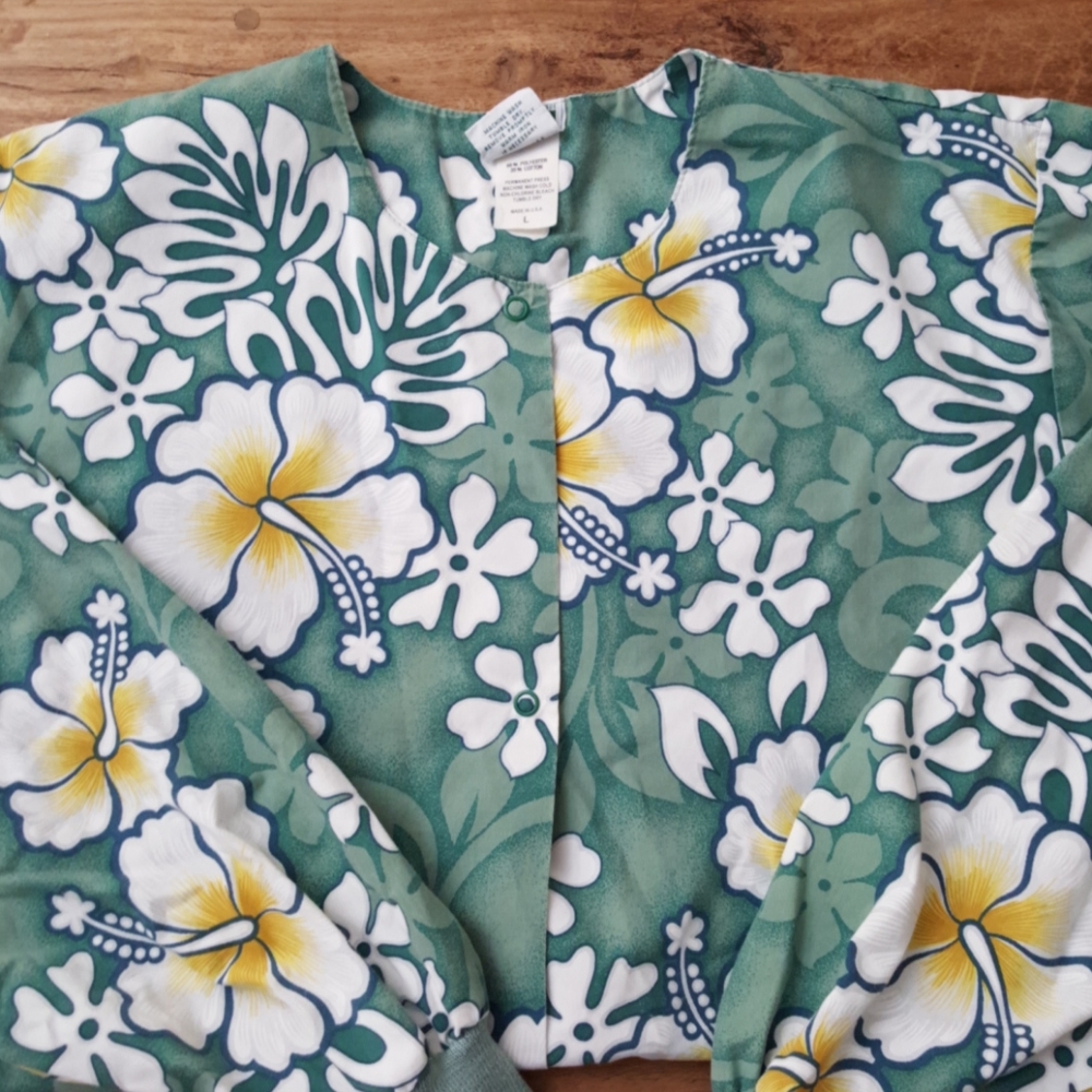 ***SOLD***UA Floral Hibiscus Scrub Jacket